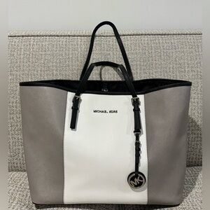 Micheal Kors Black & White Purse/Tote Bag